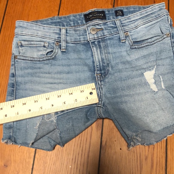 Lucky brand distressed cut off denim jean shorts size 6/28 - Picture 7 of 8